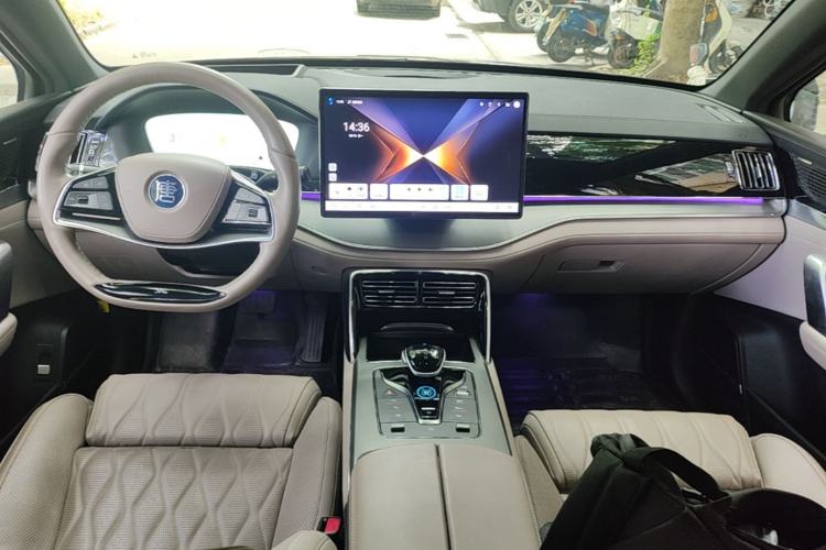 Used BYD Tang New Energy 2024 DM-i Glory Edition 112KM Flagship Model Center Console