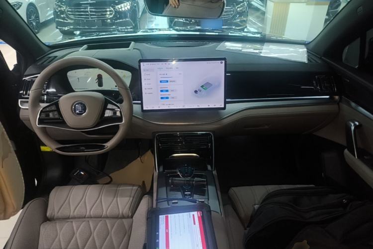 Used BYD Tang New Energy 2024 DM-i Glory Edition 112KM Flagship Model Center Console