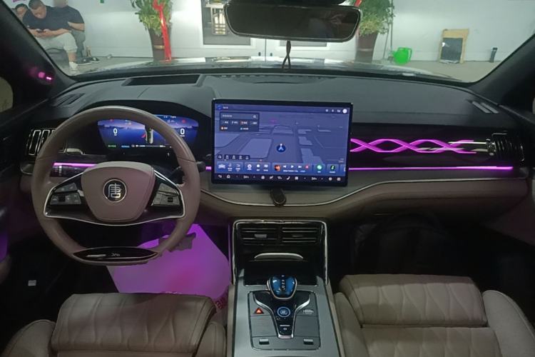 Used BYD Tang New Energy 2024 EV Glory Edition 730KM Premium Model Center Console