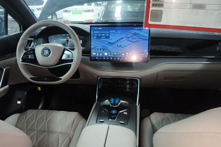 Used BYD Tang New Energy 2024 DM-i Glory Edition 112KM Prestige Model Center Console