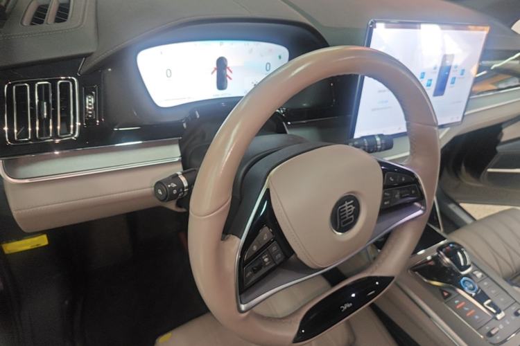Used BYD Tang New Energy 2024 DM-p Champion Edition 215 km All-Wheel-Drive Flagship Model Center Console