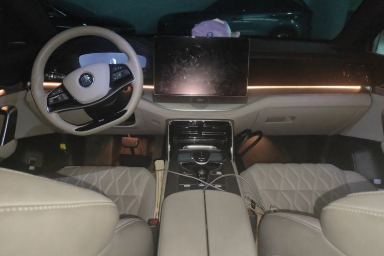 Used BYD Tang New Energy 2024 DM-i Glory Edition 112KM Prestige Model Center Console