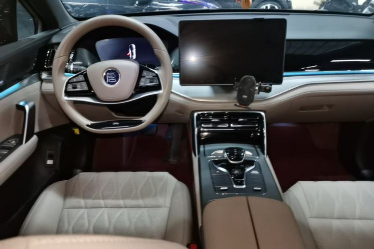 Used BYD Tang New Energy 2024 DM-i Glory Edition 112KM Prestige Model Center Console