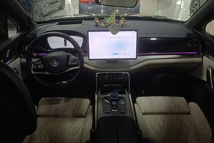 Used BYD Tang New Energy 2024 EV Glory Edition 600KM Premium Model Center Console