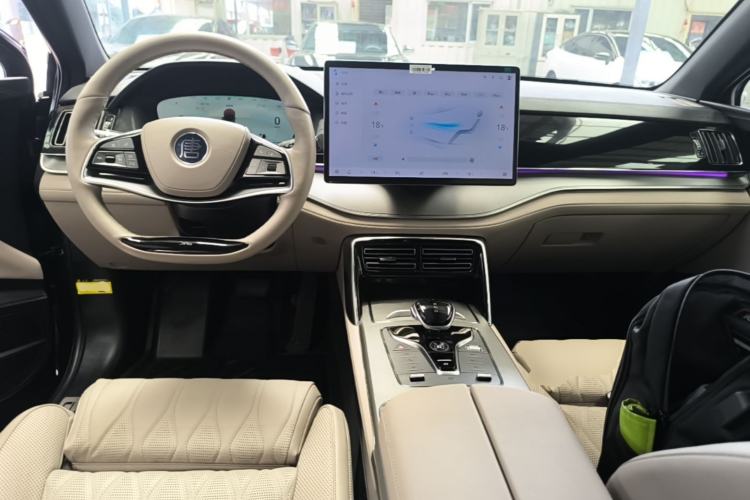 Used BYD Tang New Energy 2024 DM-i Glory Edition 112KM Flagship Model Center Console