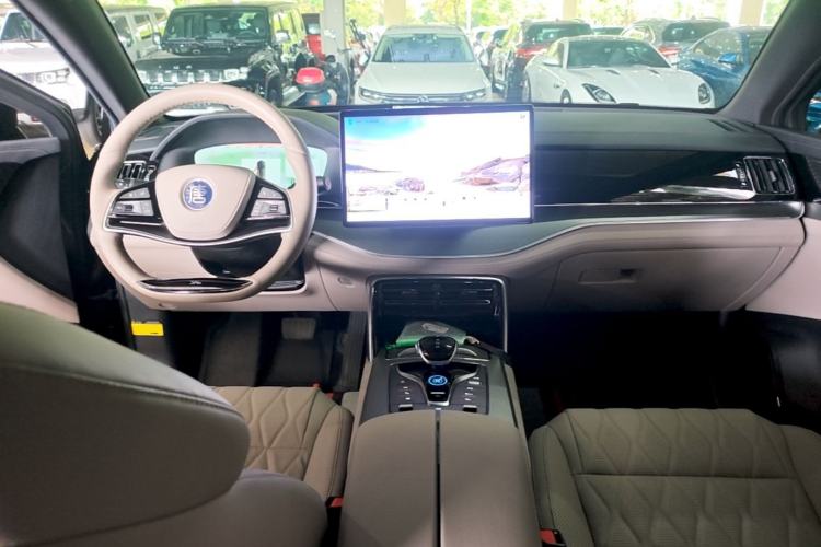 Used BYD Tang New Energy 2024 DM-i Glory Edition 112KM Prestige Model Center Console
