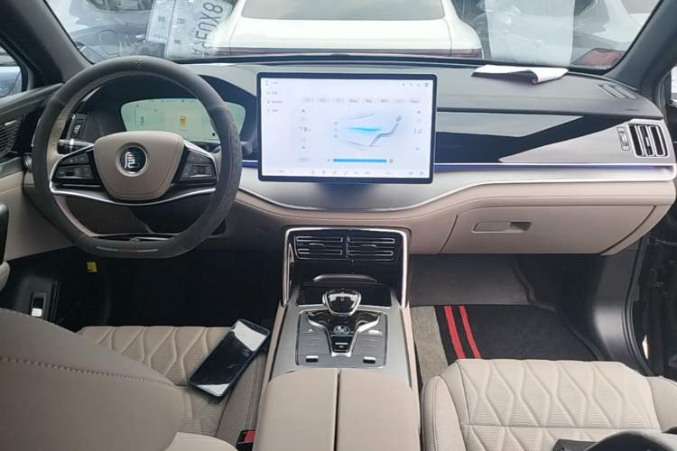 Used BYD Tang New Energy 2024 DM-i Glory Edition 112KM Prestige Model Center Console