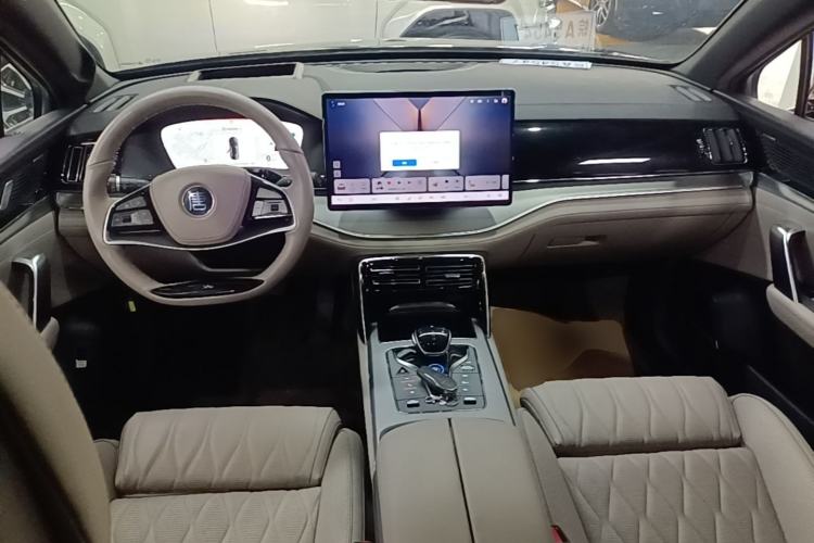 Used BYD Tang New Energy 2024 EV Champion Edition 730KM Deluxe Model Center Console
