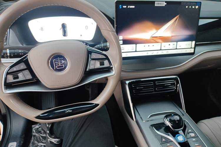 Used BYD Tang New Energy 2024 DM-i Glory Edition 112KM Prestige Model Center Console
