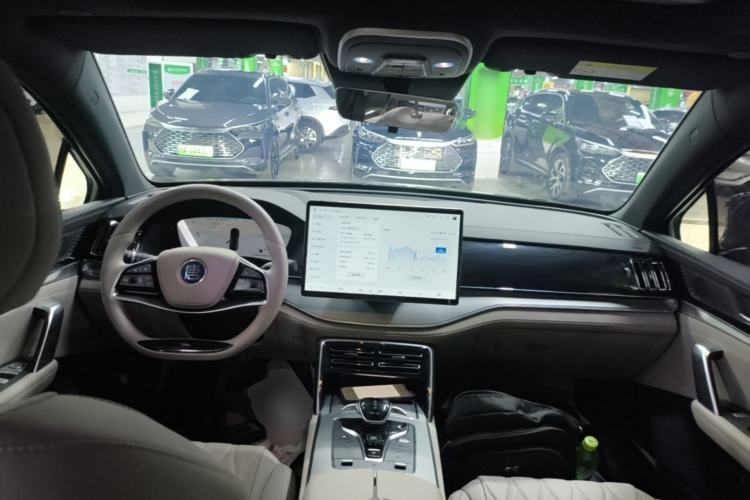 Used BYD Tang New Energy 2024 DM-i Glory Edition 112KM Prestige Model Center Console