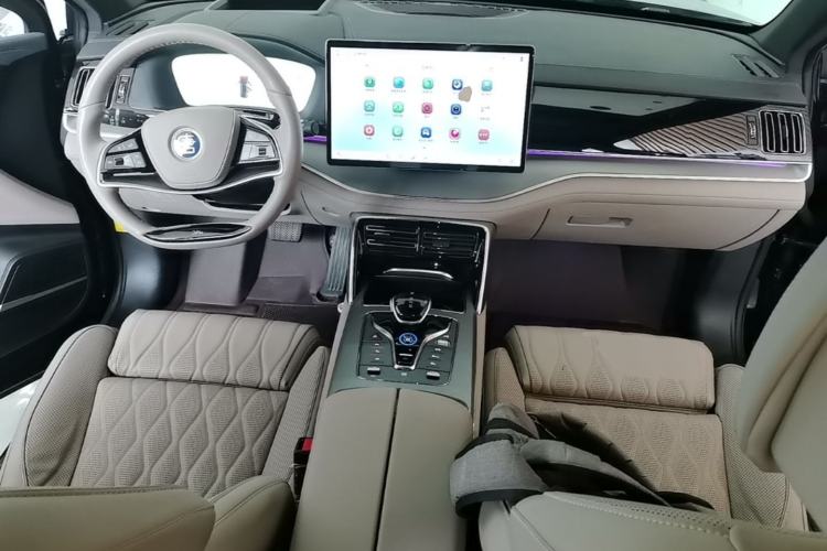 Used BYD Tang New Energy 2024 DM-i Glory Edition 112KM Flagship Model Center Console