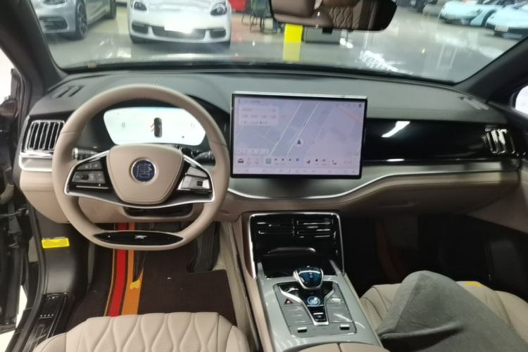 Used BYD Tang New Energy 2024 DM-p Glory Edition 215KM All-Wheel-Drive Premium Model Center Console