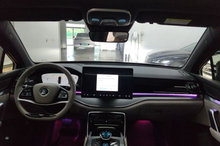 Used BYD Tang New Energy 2024 DM-i Glory Edition 112KM Prestige Model Center Console