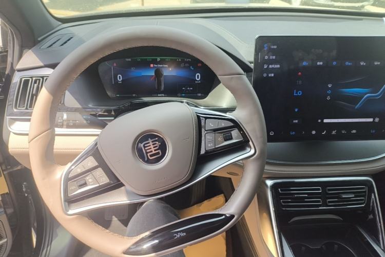 Used BYD Tang New Energy 2024 DM-i Glory Edition 112KM Flagship Model Center Console