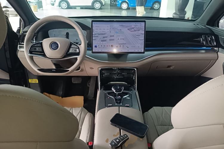 Used BYD Tang New Energy 2024 DM-i Glory Edition 112KM Prestige Model Center Console