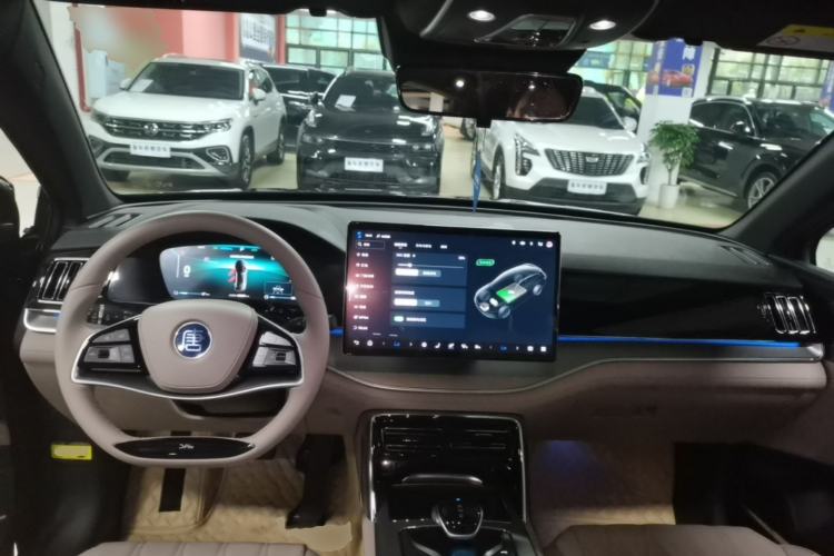 Used BYD Tang New Energy 2024 DM-i Glory Edition 112KM Prestige Model Center Console