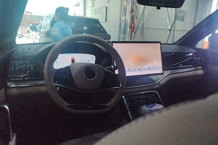 Used BYD Tang New Energy 2024 DM-i Glory Edition 112KM Prestige Model Center Console