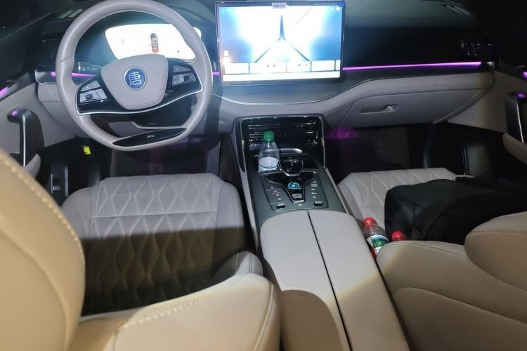 Used BYD Tang New Energy 2024 DM-i Glory Edition 112KM Prestige Model Center Console