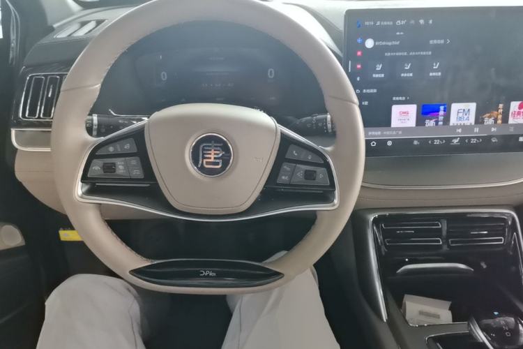 Used BYD Tang New Energy 2024 DM-i Glory Edition 112KM Flagship Model Center Console