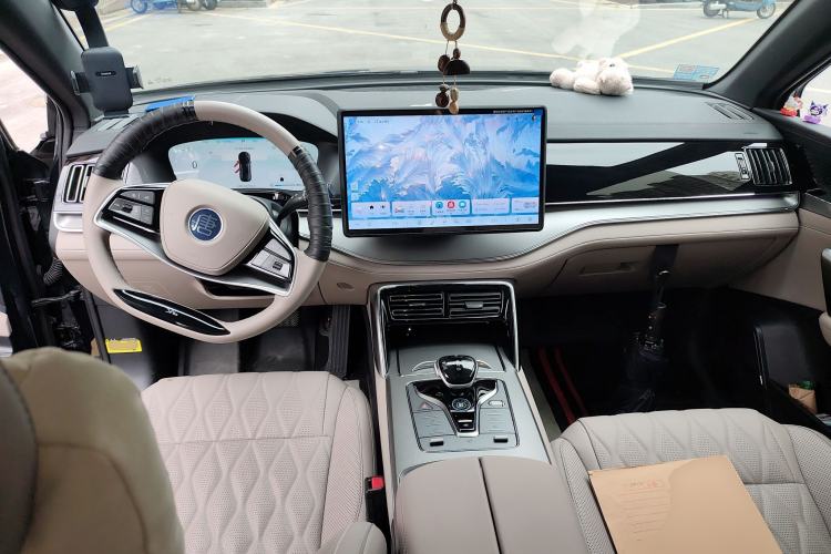 Used BYD Tang New Energy 2024 DM-i Glory Edition 112KM Prestige Model Center Console