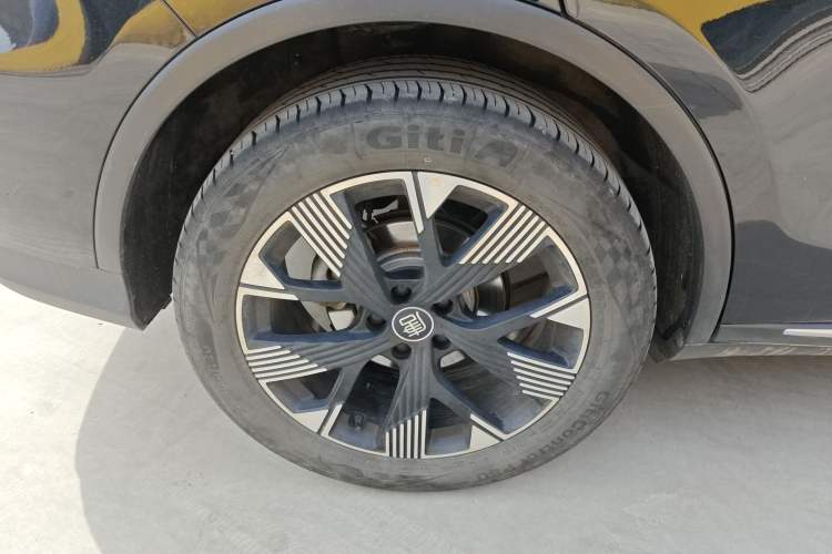 Used BYD Tang New Energy 2024 DM-i Glory Edition 112KM Flagship Model Exterior 5