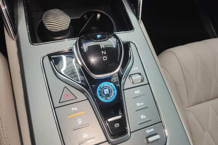 Used BYD Tang New Energy 2024 DM-i Glory Edition 112KM Prestige Model Gear Lever