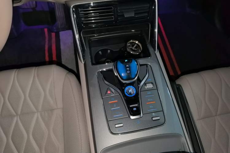 Used BYD Tang New Energy 2024 DM-i Glory Edition 112KM Prestige Model Gear Lever