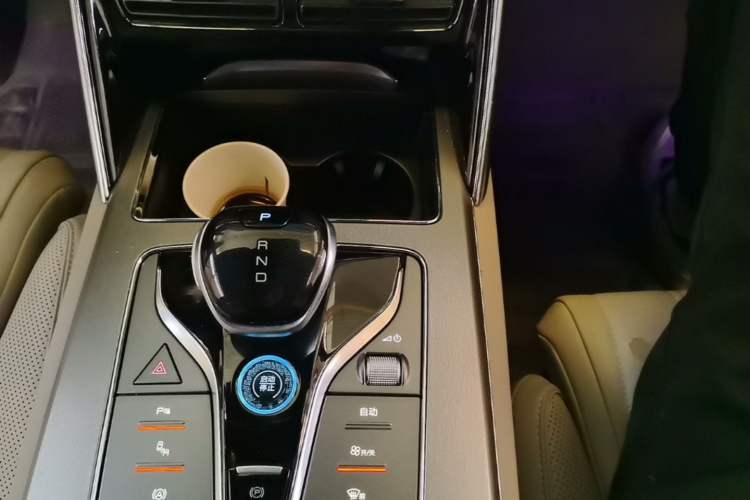 Used BYD Tang New Energy 2024 DM-i Glory Edition 112KM Flagship Model Gear Lever