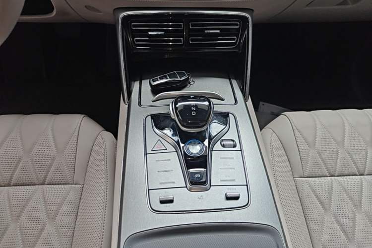 Used BYD Tang New Energy 2024 DM-i Glory Edition 112KM Prestige Model Gear Lever