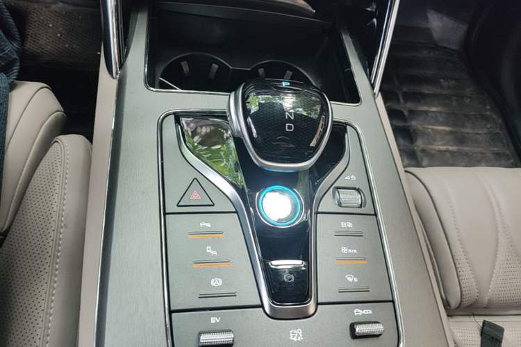 Used BYD Tang New Energy 2024 DM-i Glory Edition 112KM Flagship Model Gear Lever