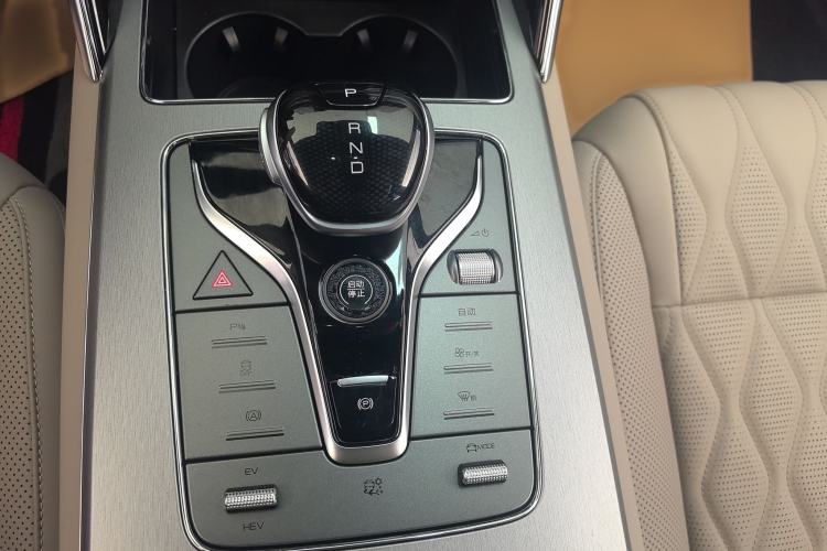 Used BYD Tang New Energy 2024 DM-i Glory Edition 112KM Prestige Model Gear Lever