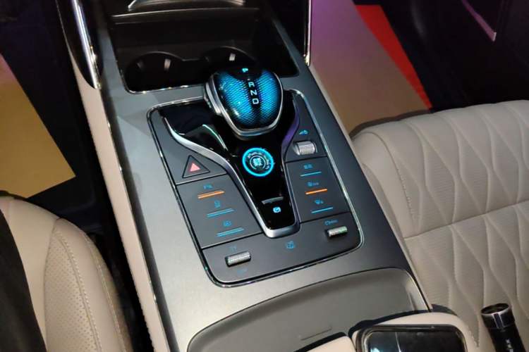 Used BYD Tang New Energy 2024 DM-i Glory Edition 112KM Prestige Model Gear Lever
