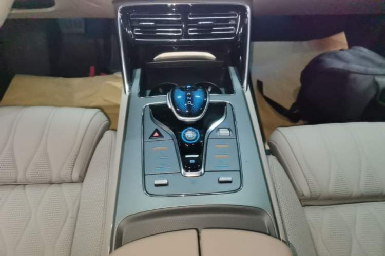 Used BYD Tang New Energy 2024 EV Champion Edition 730KM Deluxe Model Gear Lever