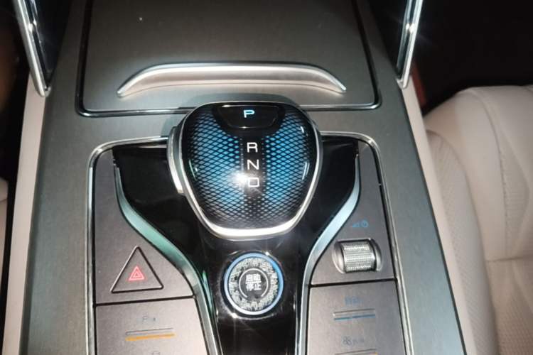 Used BYD Tang New Energy 2024 DM-i Glory Edition 112KM Prestige Model Gear Lever