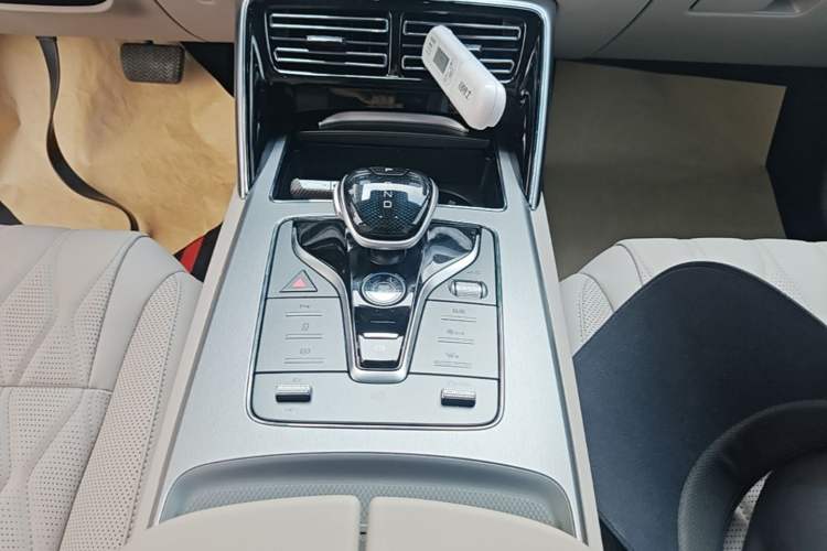 Used BYD Tang New Energy 2024 DM-i Glory Edition 112KM Prestige Model Gear Lever