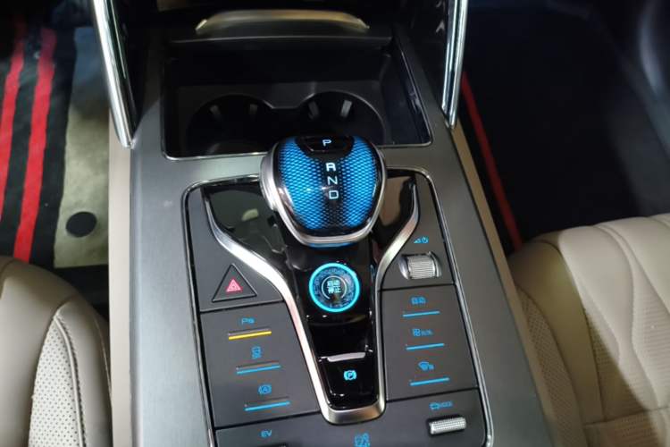 Used BYD Tang New Energy 2024 DM-i Glory Edition 112KM Prestige Model Gear Lever