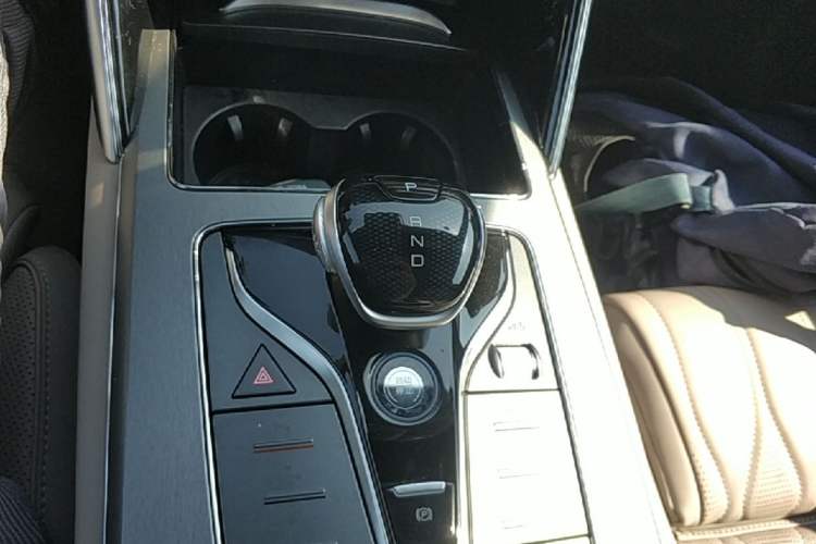 Used BYD Tang New Energy 2024 DM-i Glory Edition 112KM Flagship Model Gear Lever