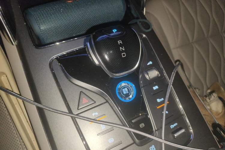 Used BYD Tang New Energy 2024 DM-i Glory Edition 112KM Prestige Model Gear Lever