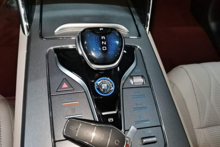 Used BYD Tang New Energy 2024 DM-i Glory Edition 112KM Prestige Model Gear Lever