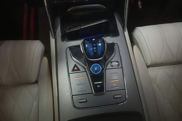 Used BYD Tang New Energy 2024 EV Glory Edition 600KM Premium Model Gear Lever
