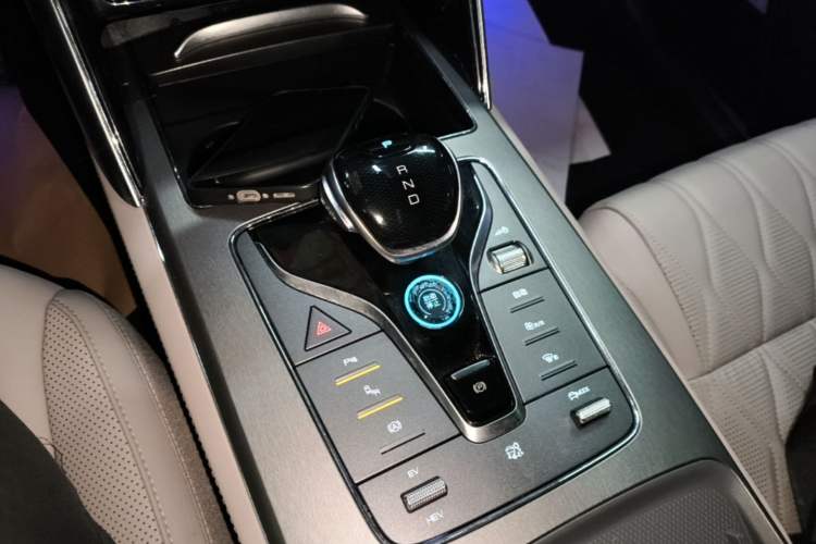 Used BYD Tang New Energy 2024 DM-i Glory Edition 112KM Prestige Model Gear Lever