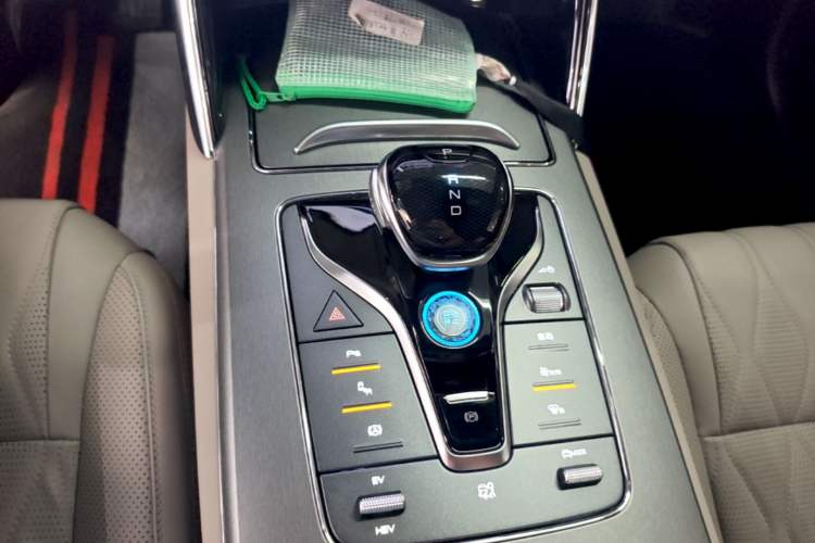 Used BYD Tang New Energy 2024 DM-i Glory Edition 112KM Prestige Model Gear Lever