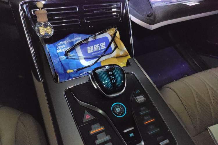Used BYD Tang New Energy 2024 DM-i Glory Edition 112KM Prestige Model Gear Lever