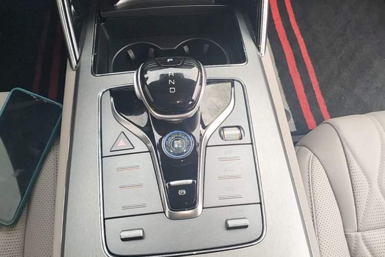 Used BYD Tang New Energy 2024 DM-i Glory Edition 112KM Prestige Model Gear Lever