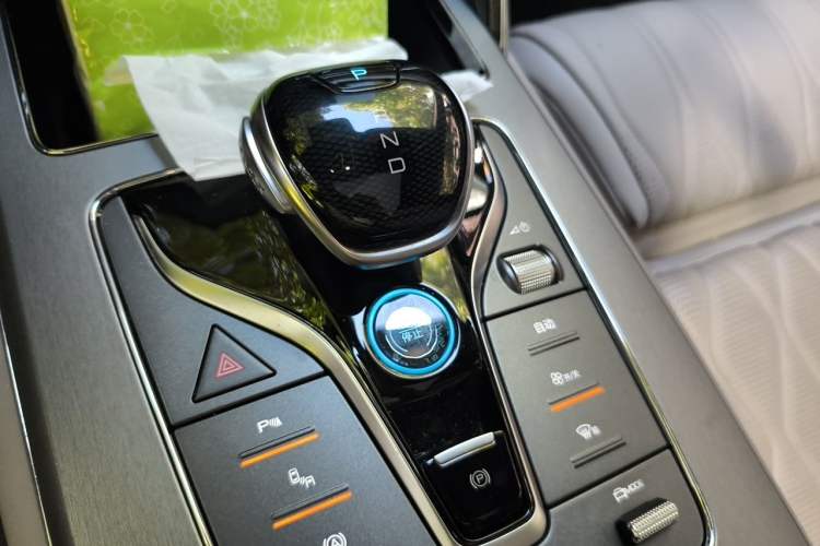 Used BYD Tang New Energy 2024 DM-i Glory Edition 200KM Flagship Model Gear Lever