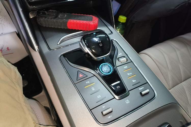 Used BYD Tang New Energy 2024 DM-i Glory Edition 112KM Prestige Model Gear Lever
