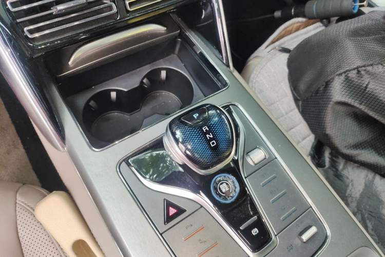 Used BYD Tang New Energy 2024 DM-p Glory Edition 215KM All-Wheel-Drive Premium Model Gear Lever