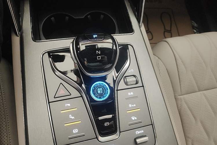 Used BYD Tang New Energy 2024 DM-i Glory Edition 112KM Prestige Model Gear Lever