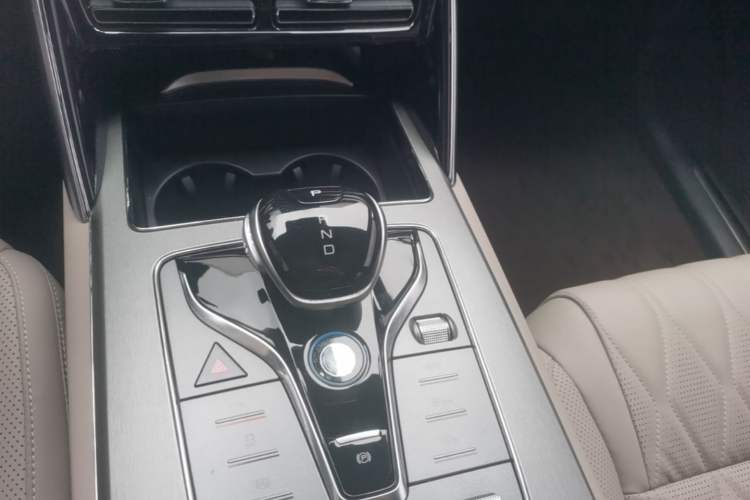Used BYD Tang New Energy 2024 DM-i Glory Edition 112KM Prestige Model Gear Lever
