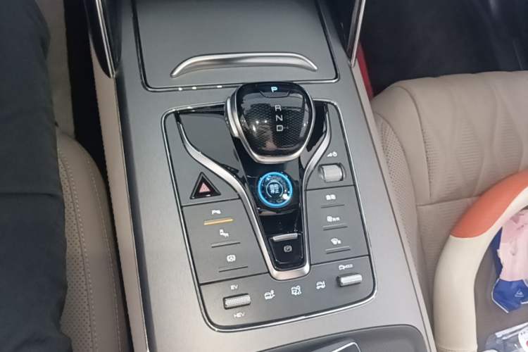 Used BYD Tang New Energy 2024 DM-p Glory Edition 215KM All-Wheel-Drive Premium Model Gear Lever